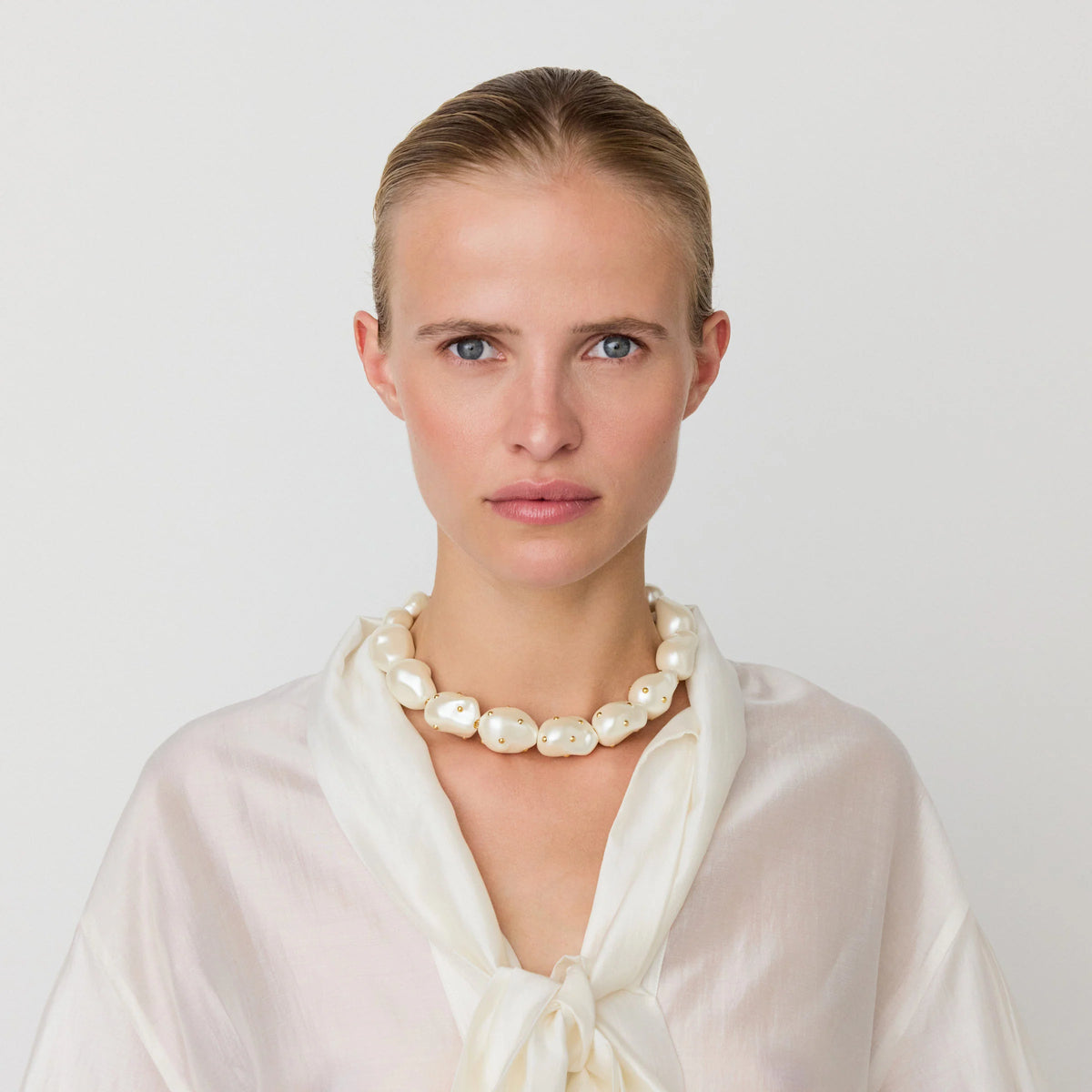 BIG ORGANIC STUD PEARL NEACKLACE PEARL