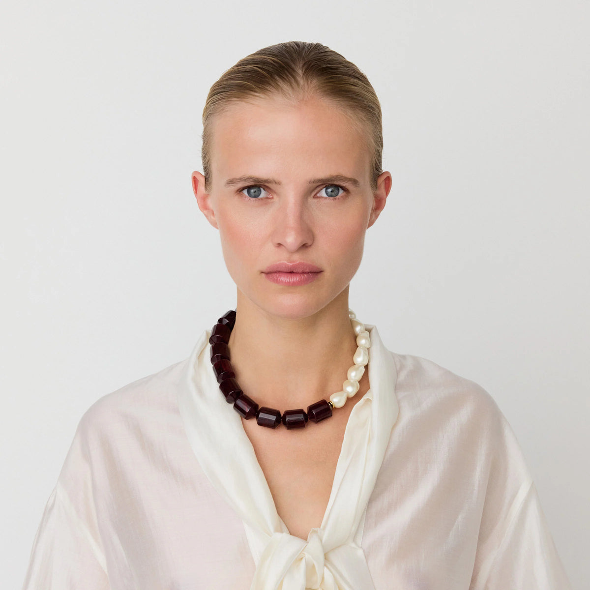 BARREL PEARL NECKLACE BORDEAUX MARBLE