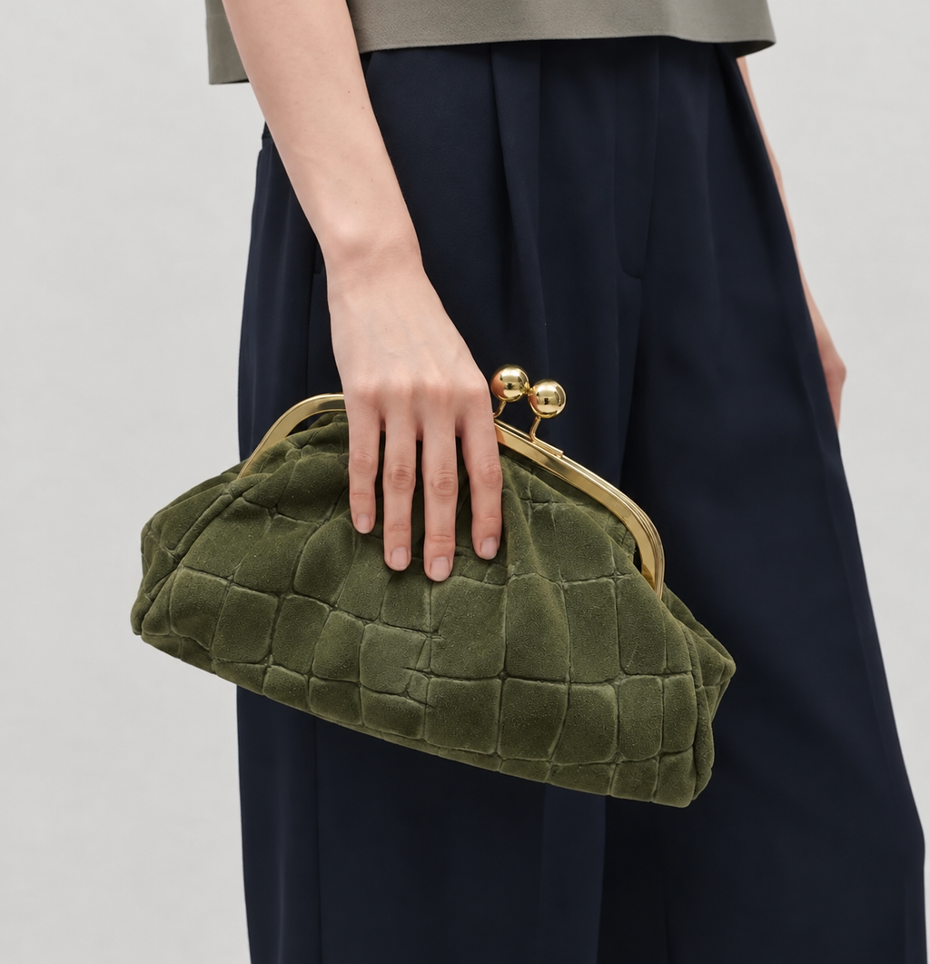 THE GREEN CLUTCH