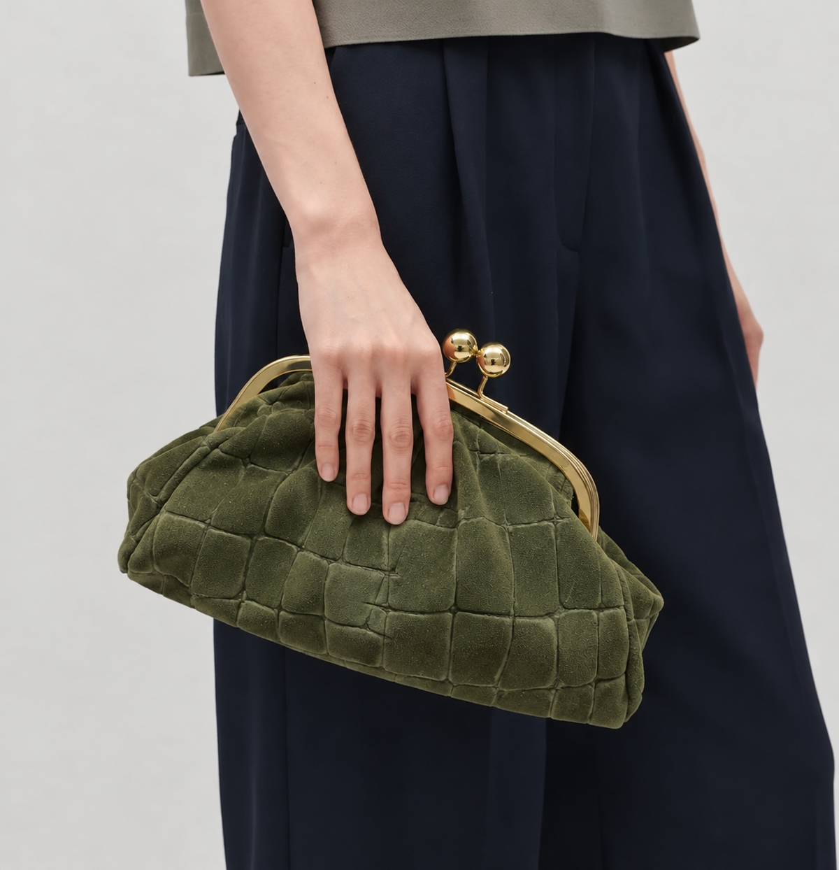 THE GREEN CLUTCH