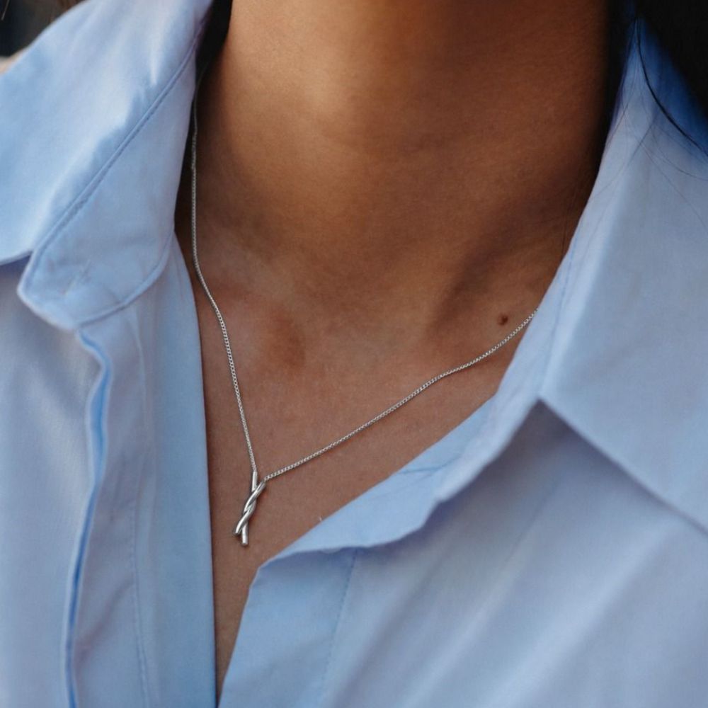 Novel Knot Necklace Silver