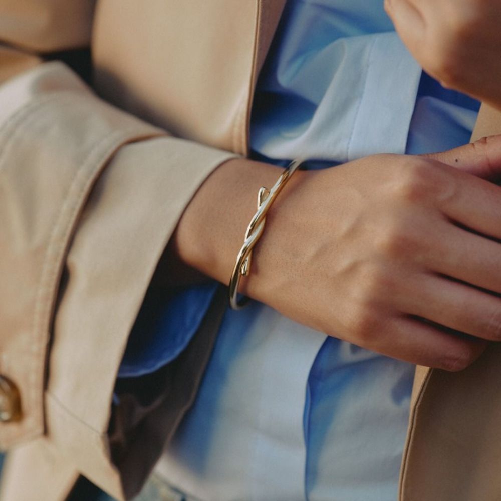 Novel Knot Cuff Gold S