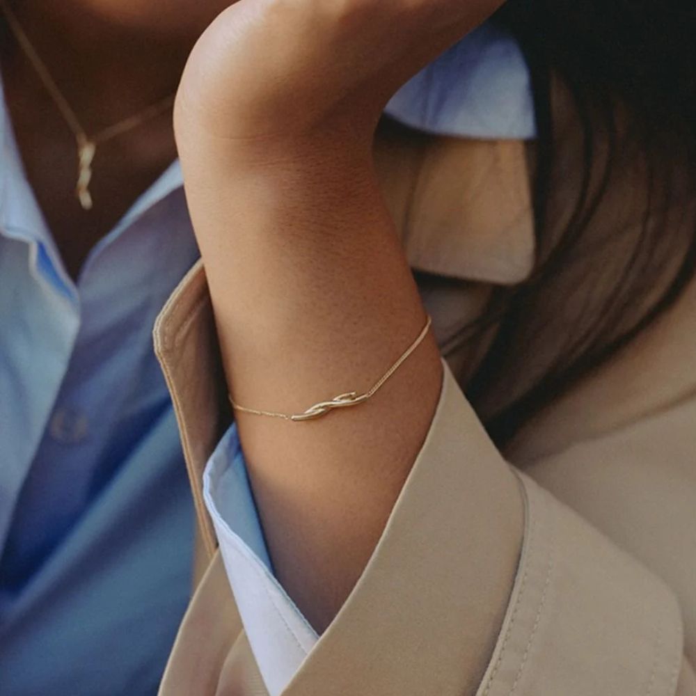 Novel Knot Bracelet Gold