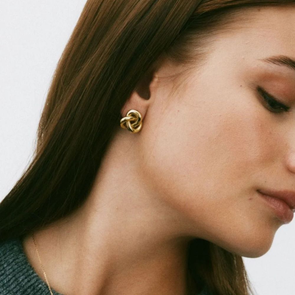 Infinity Knot Studs L Gold