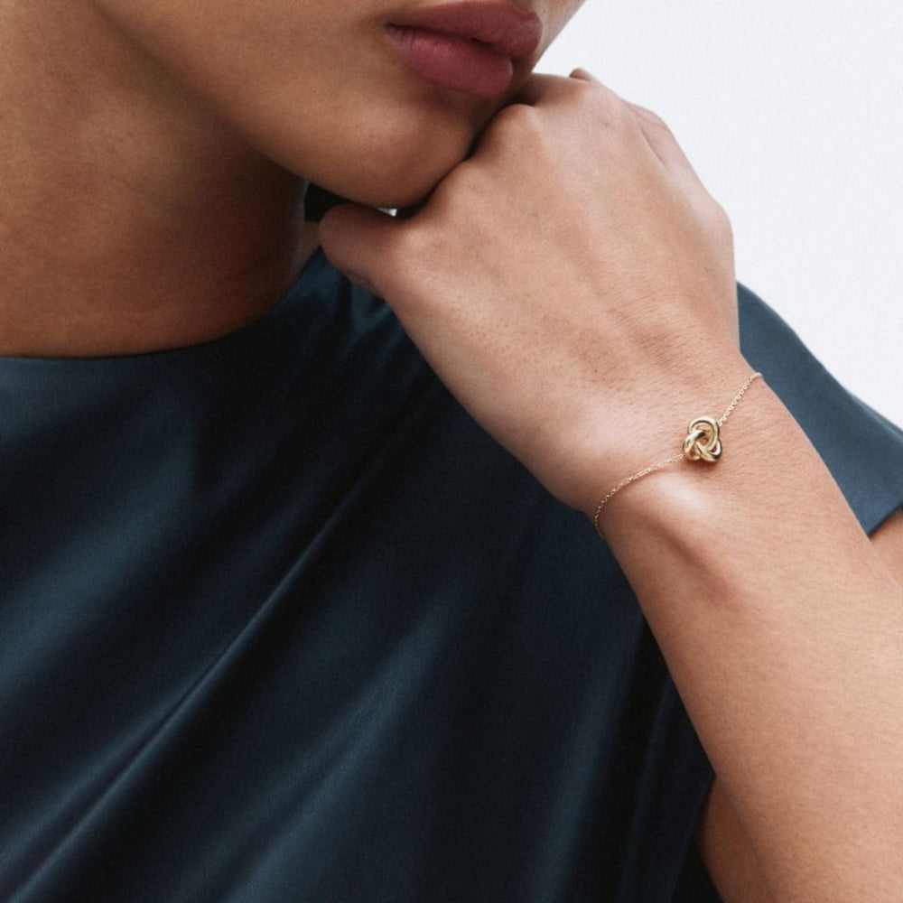 Infinity Knot Bracelet Gold