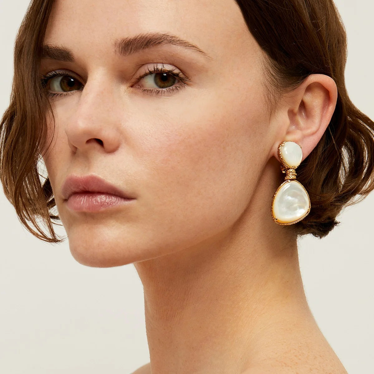SILIA EARRINGS - WHITE MOTHER-OF-PEARL